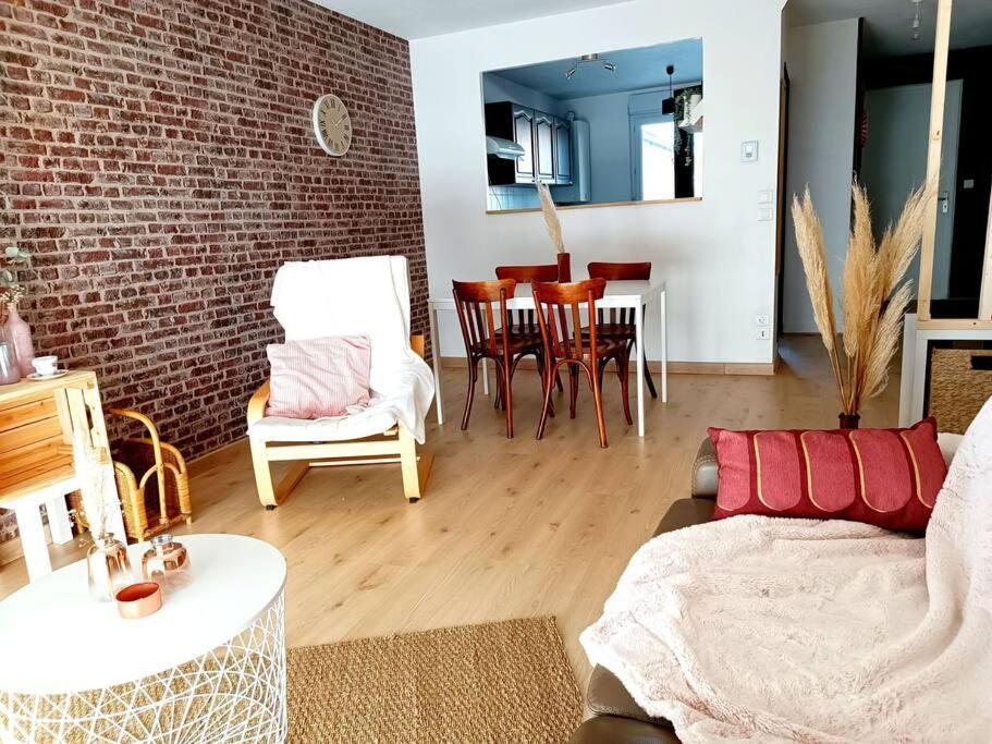 Appartamento Le Cosy Plein Centre Avec Terrasse Meximieux Esterno foto